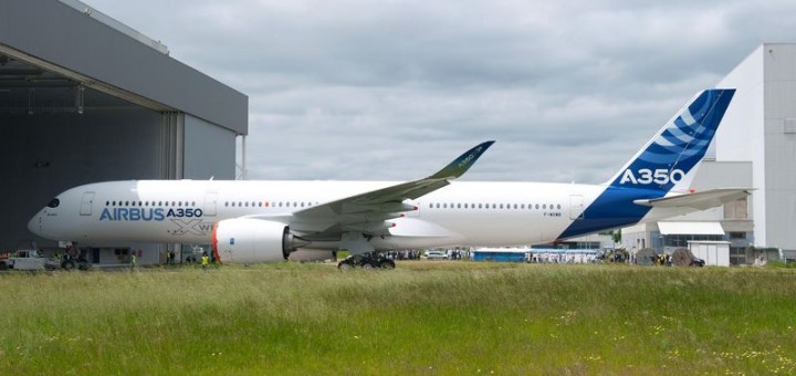 800x600_1368440469_A350_XWB_out_of_paint_shop_3