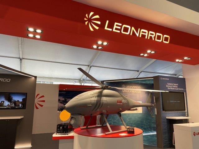 Leonardo stand