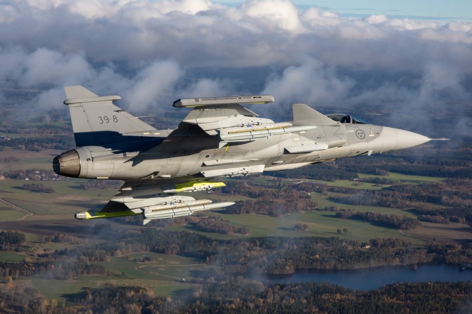 Saab_Gripen_E_completes_first_test_flight_with_Meteor_missile