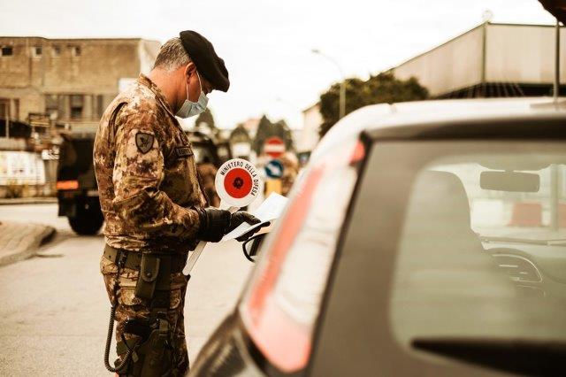 2. Operazione Strade Sicure militari impegnati ad Arzano (002)