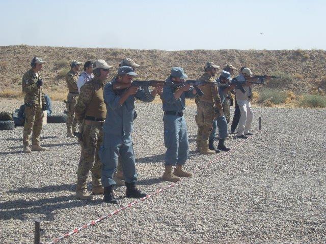 04 un momento di una lezione pratica (lezioni di tiro in poligono)