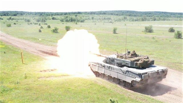 1. Carro armato C1 Ariete durante l'attività a fuoco (002)