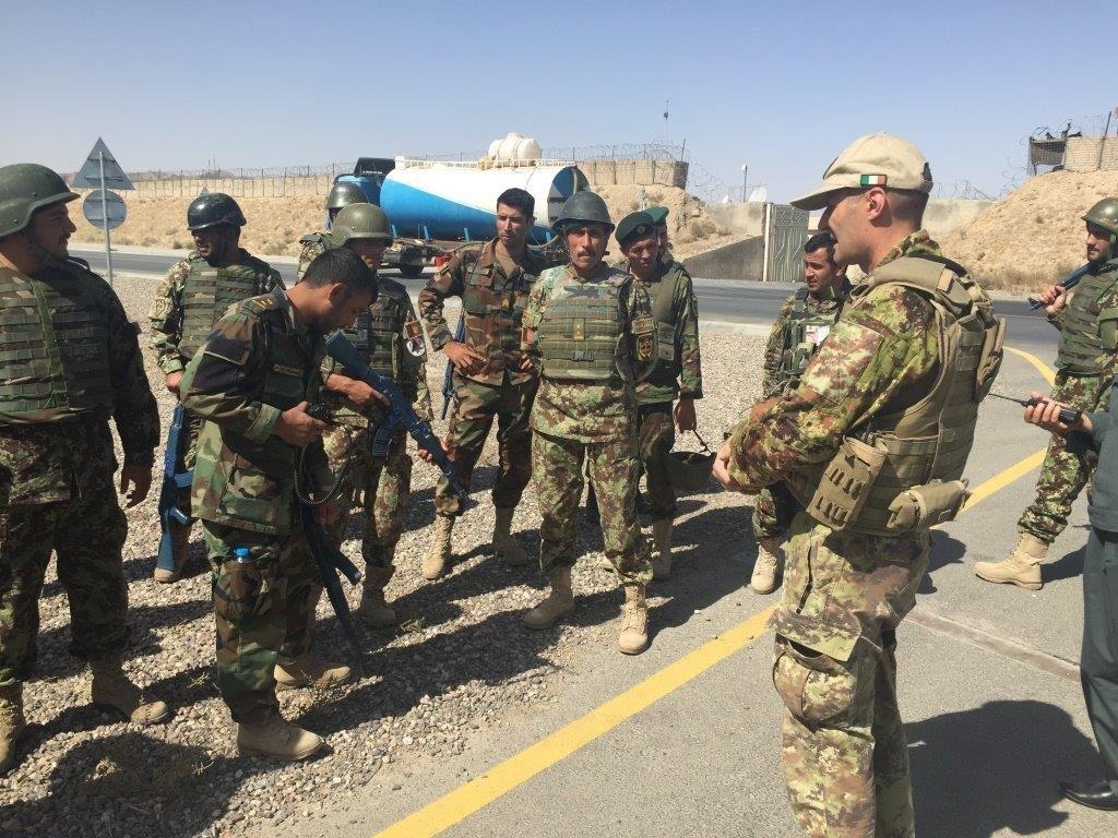 Addestratori italiani Resolute Support agosto 2015.