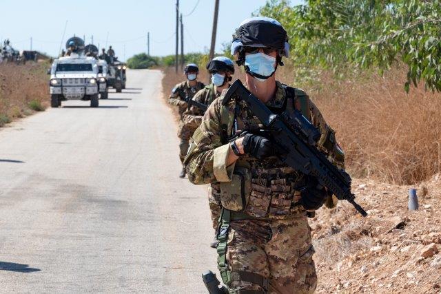 12. soldati italiani della pattuglia congiunta LAF ITALBAT (002)