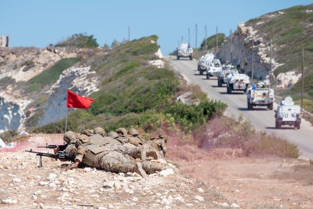13. Pattuglia congiunta LAF ITALBATT (LAF) in azione di fuoco (002)