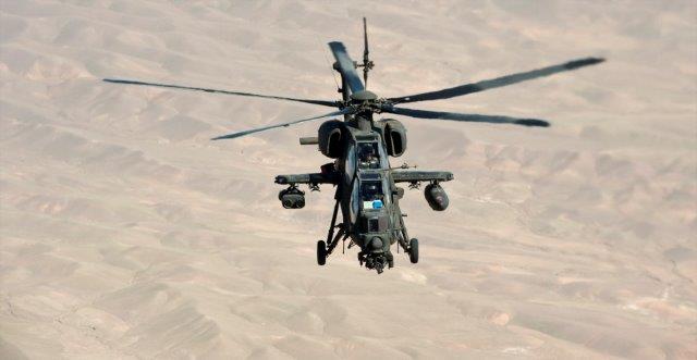 01 elicottero A-129 'Mangusta' in volo