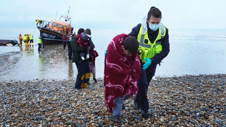 skynews-migrants-channel_5595137