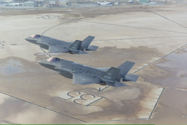 L'arrivo a Edwards dei due F-35 olandesi