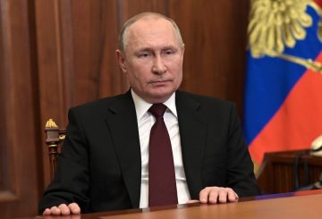 MOSCOW, RUSSIA - FEBRUARY 21, 2022: Russia's President Vladimir Putin addresses the nation on the recognition of independence of the Donetsk and Lugansk People's Republics. Alexei Nikolsky/Russian Presidential Press and Information Office/TASS Ðîññèÿ. Ìîñêâà. Ïðåçèäåíò ÐÔ Âëàäèìèð Ïóòèí âî âðåìÿ ñâîåãî îáðàùåíèÿ î ïðèçíàíèè íåçàâèñèìîñòè Äîíåöêîé è Ëóãàíñêîé Ðåñïóáëèêè. Àëåêñåé Íèêîëüñêèé/ïðåññ-ñëóæáà ïðåçèäåíòà ÐÔ/ÒÀÑÑ
