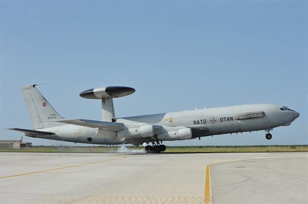 1_E-3A Landing smoke