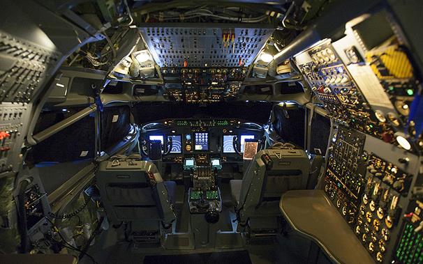 1_navo_awacs_cockpit_c_boeing_1280