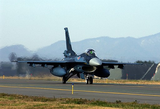 F-2A (506) of 3 Sqn taxis at Misawa Air Base during Keen Sword '05, -18 Nov. 2004 a