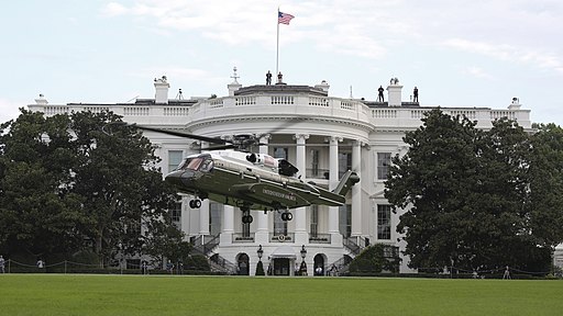 Sikorsky VH-92 lands in front of the White House during tests on 22 September 2018 (180922-M-ZY870-531)