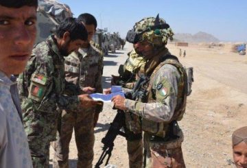 Pattuglia-mista-polizia-afgana-e-alpini-del-2-reggimento-R