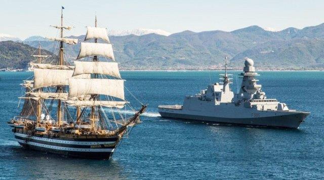 Nave-Rizzo-e-Nave-Vespucci-Nave-Vespucci-partenza-da-La-Spezia-per-campagna-di-istruzione-FILEminimizer1