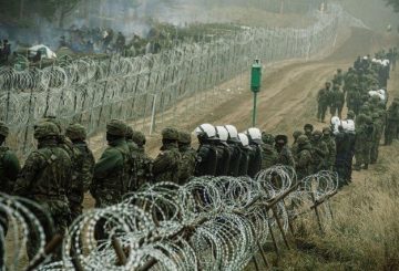 2021-11-12T115635Z_943288666_RC2BSQ9C6K9V_RTRMADP_3_EUROPE-MIGRANTS-BELARUS-POLAND