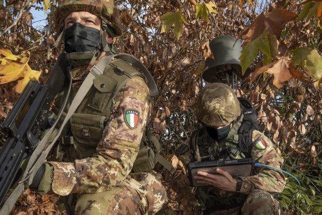 Foto 8 - Personale della Brigata Informazioni Tattiche (002)