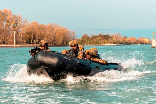 6 MOMENTO DELL'ATTIVITA' ADDESTRATIVA NELLA LAGUNA DI VENEZIA 3 (002)