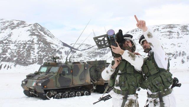 1024px-Italian_Army_-_17th_Anti-aircraft_Artillery_Regiment__Sforzesca__FIM-92_Stinger_team_during_an_exercise_2015