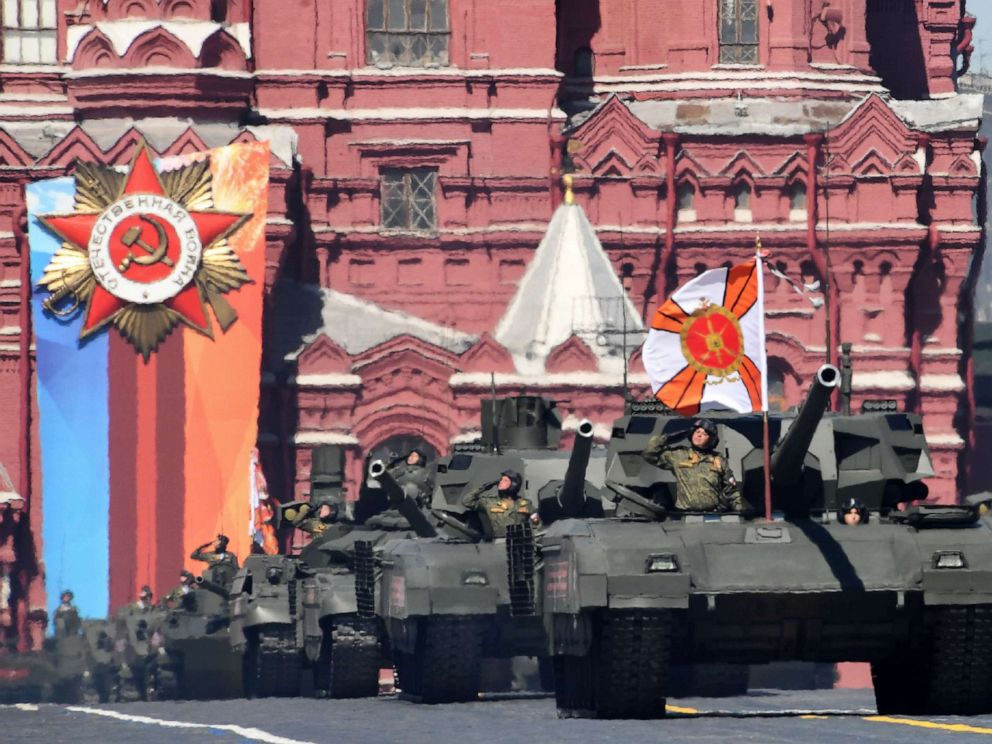 russia-victory-parade-gty-aa-191108_hpMain_4x3_992